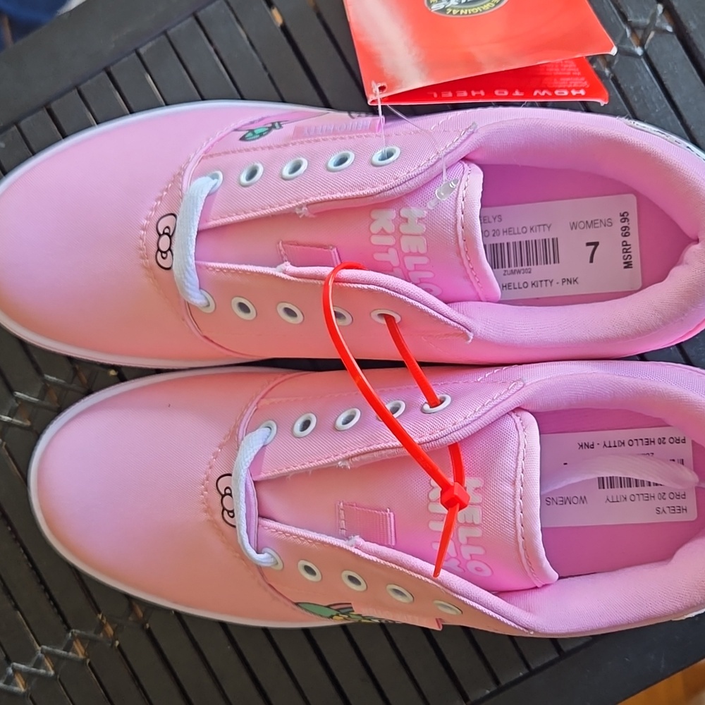 NWT Women's Pro 20 Hello Kitty Heelys in size 7 & in color Pink. - Picture 4 of 9